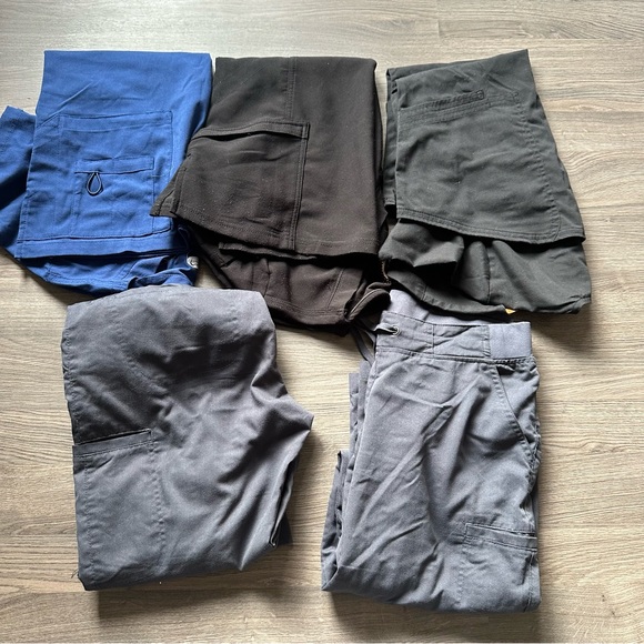 scrub lot/set - Picture 2 of 10